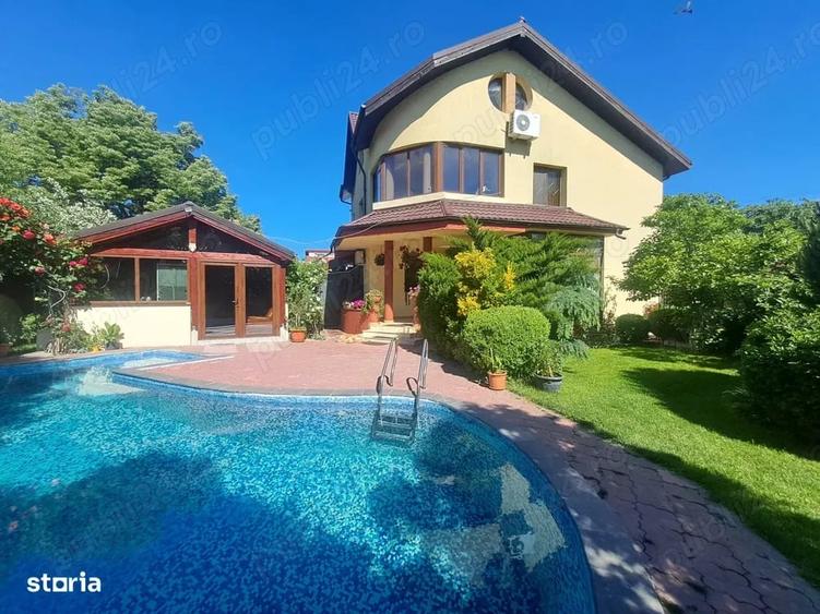 Casă cu 7 camere cu Teren 766 Mp în Central