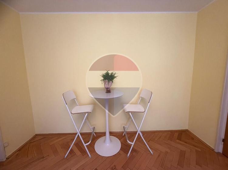 Apartament cu 3 camere semidecomandat, mobilat în Drumul Taberei