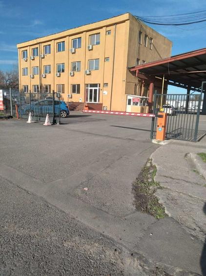 Spațiu comercial, de 1,000 mp, în Roșu