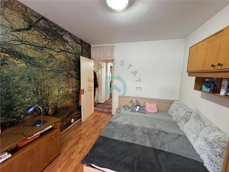 Apartament cu 3 camere decomandat în Astra