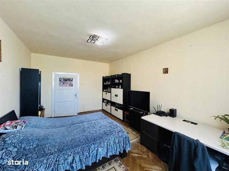Casă cu 4 camere cu Teren 463 Mp în Piața Cluj