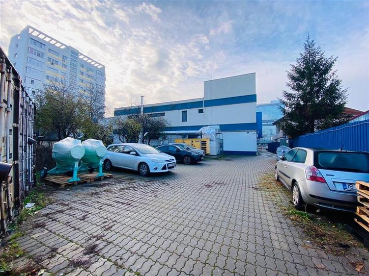 Birou, de 880 mp, în Central