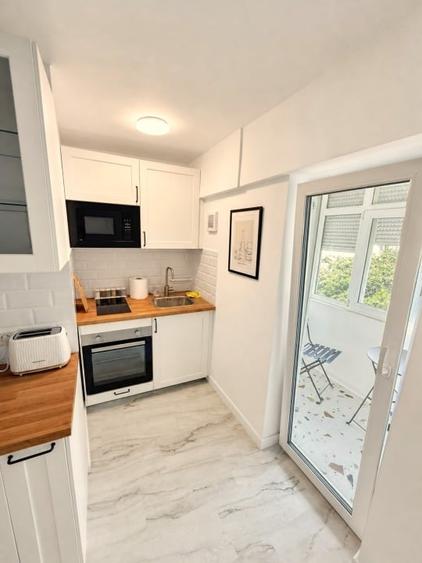 Apartament cu 3 camere decomandat, mobilat în Far