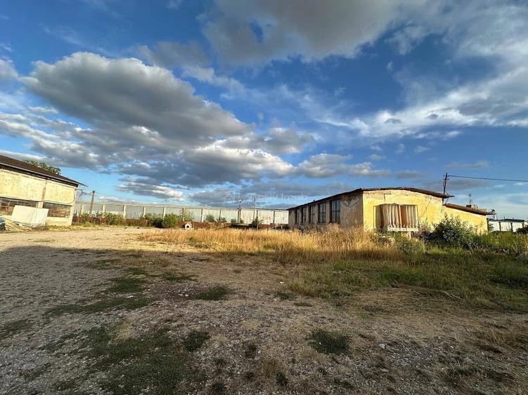 Teren de 17564 mp, în Berzovia