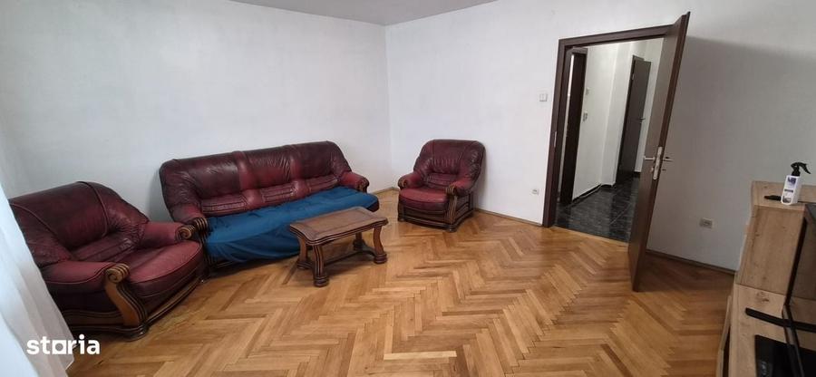 Apartament cu 3 camere decomandat în Complex Studențesc