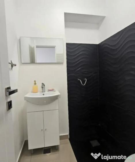 Apartament cu 4 camere decomandat în Aviatorilor