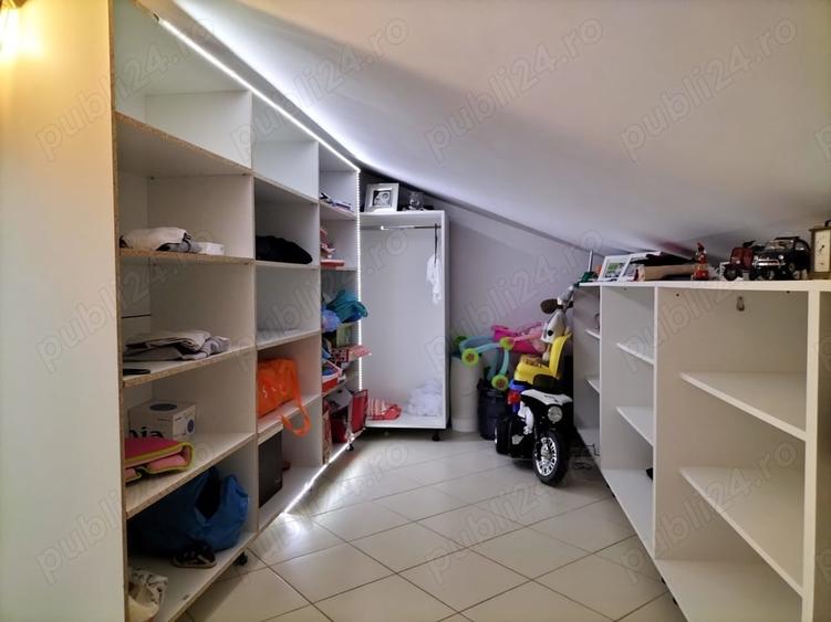 Apartament cu 4 camere semidecomandat în Florești