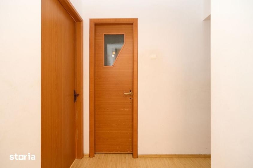 Apartament cu 4 camere semidecomandat în Craiovei