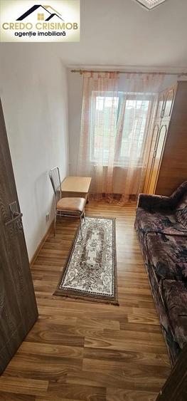 Apartament cu 3 camere semidecomandat în Govândari
