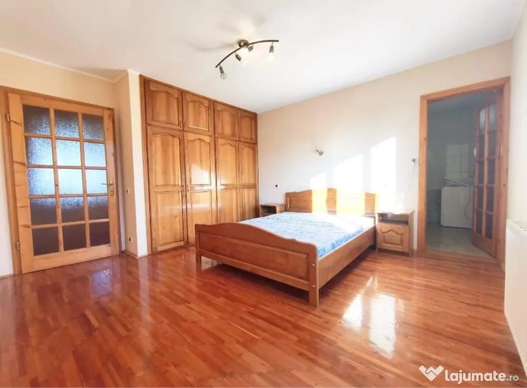 Casă cu 7 camere în Central