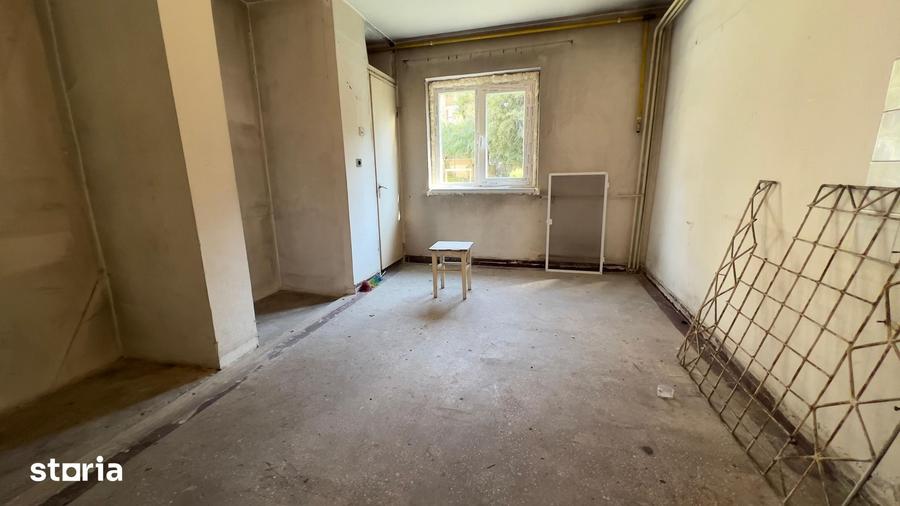 Apartament cu 2 camere decomandat în Petros
