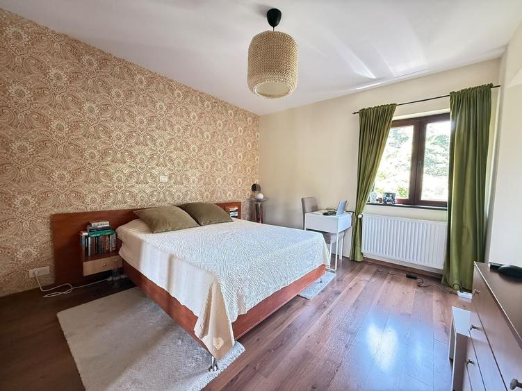 Casă individuală cu 5 camere cu Canalizare în Vatra Luminoasă