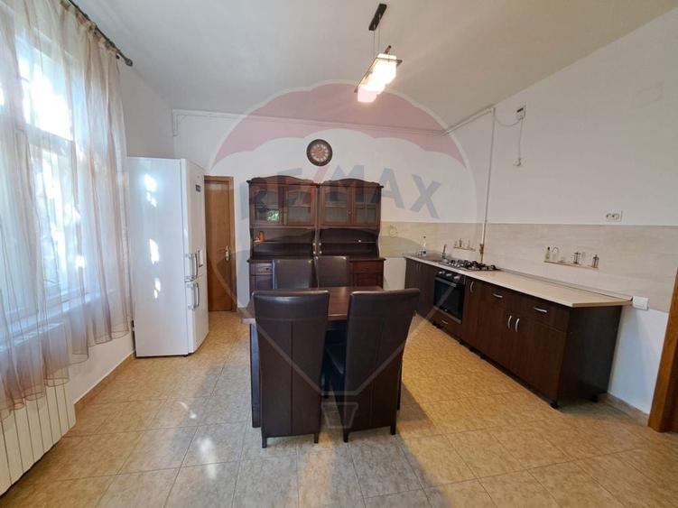 Casă cu 4 camere cu Teren 998 Mp în Gara