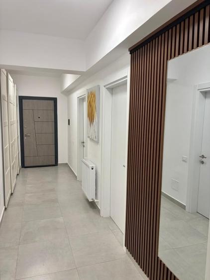 Apartament cu 3 camere decomandat, mobilat în Păcii