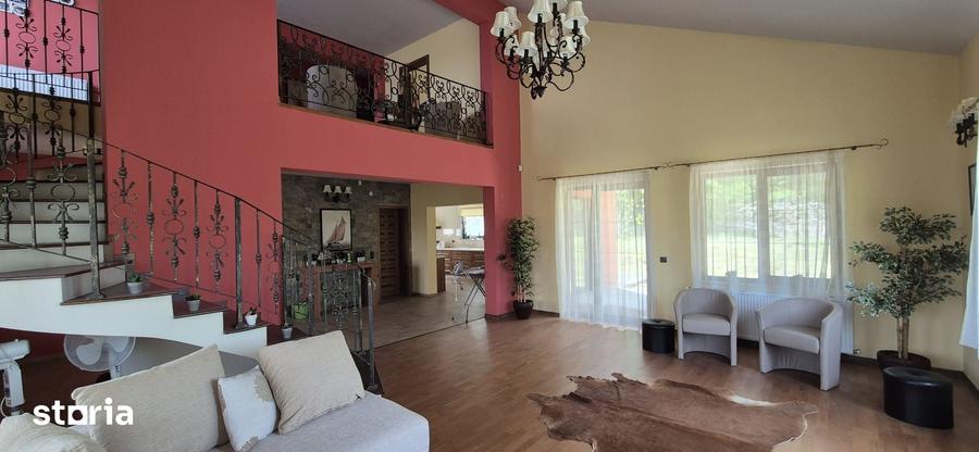 Casă cu 5 camere cu Teren 1344 Mp în Corunca