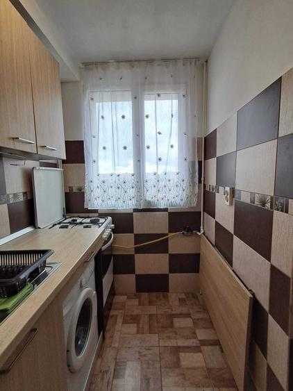 Garsonieră decomandată în Titan
