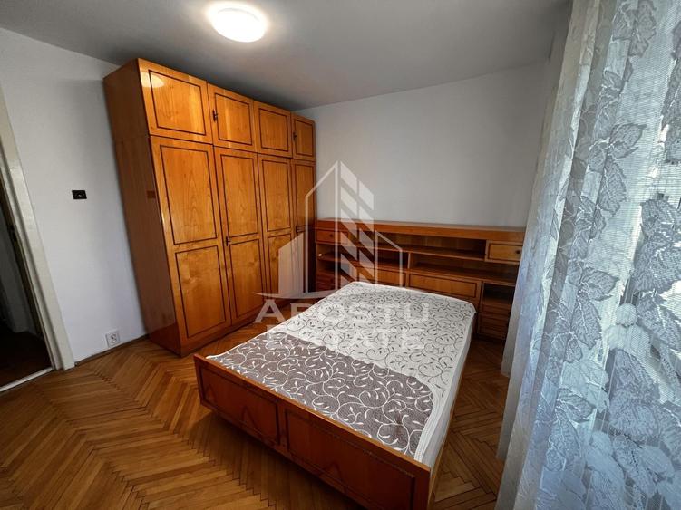 Apartament cu 3 camere decomandat în Soarelui