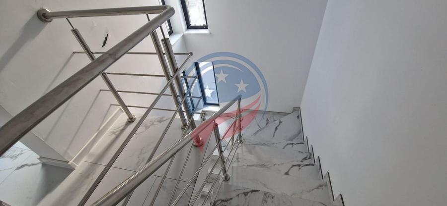 Casă individuală cu 4 camere cu Canalizare în Sud-Vest