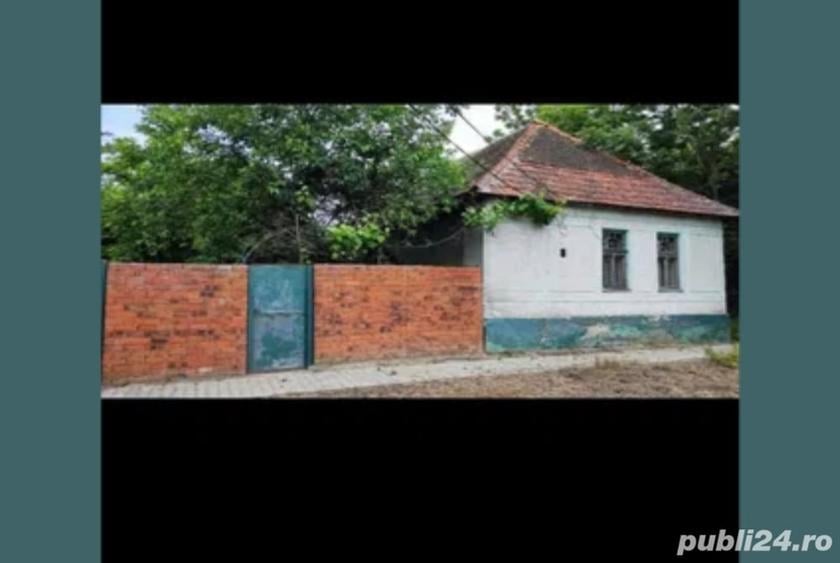 Casă cu 3 camere în Rovinița Mare
