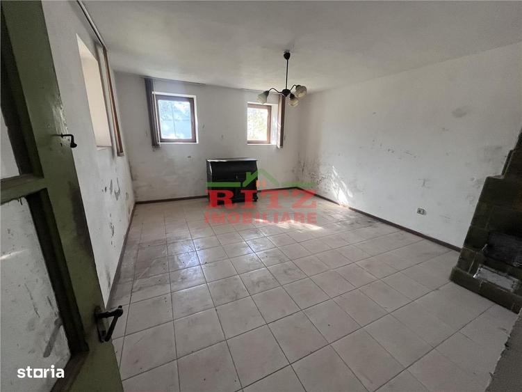 Casă cu 4 camere cu Teren 1623 Mp în Central