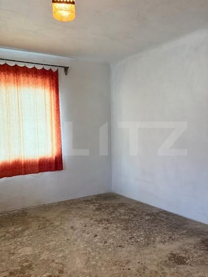 Casă individuală cu 3 camere cu Canalizare în Cornești (Crăciunești)