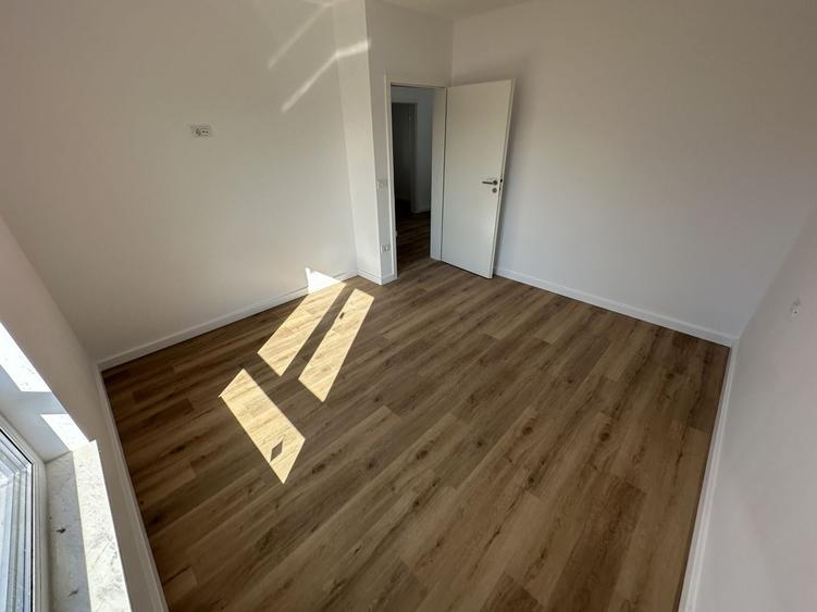 Duplex cu 5 camere cu Canalizare în Nord