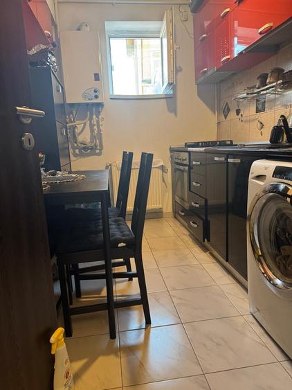 Apartament cu 3 camere decomandat în Fundeni