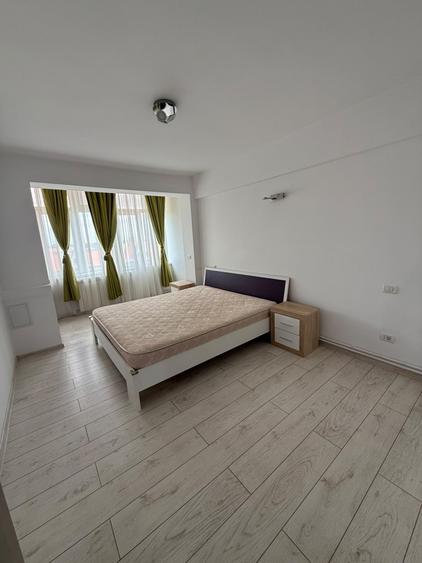 Apartament cu 3 camere semidecomandat, mobilat în Semicentral