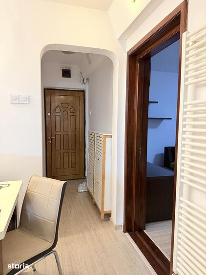 Apartament cu 3 camere decomandat în Cornișa