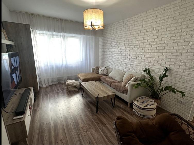 Apartament cu 2 camere decomandat în Nicolina