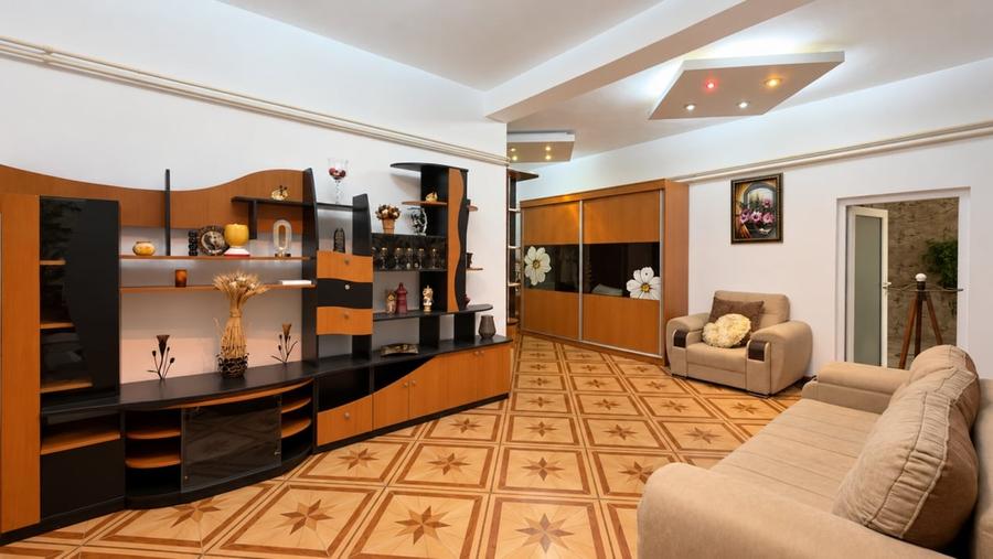 Apartament cu 3 camere semidecomandat, mobilat în Eforie Nord