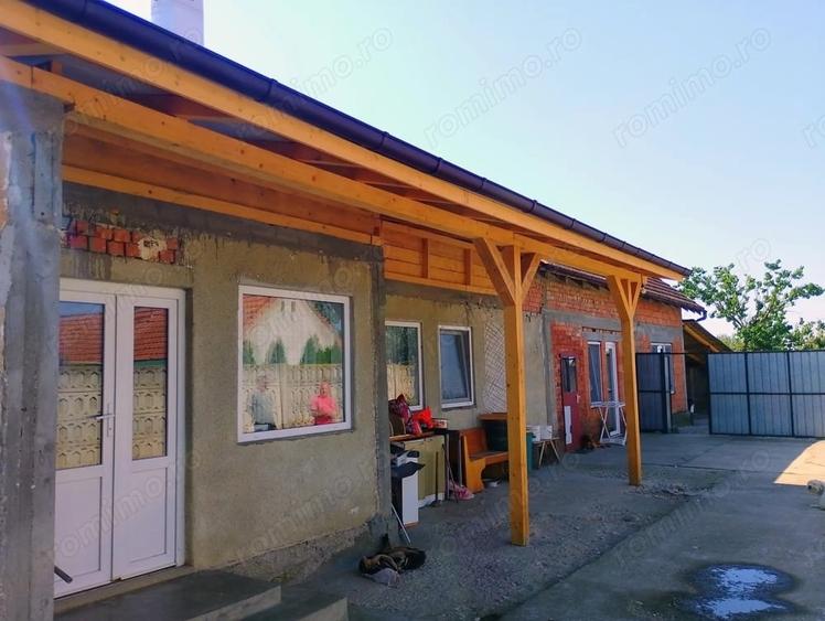 Casă individuală cu 5 camere cu Teren 1800 Mp în Chizătău
