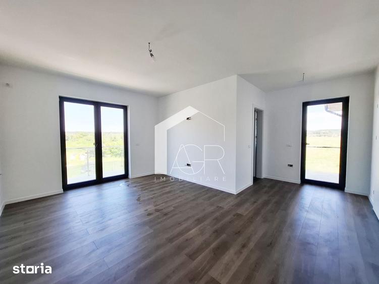 Casă cu 5 camere cu Teren 325 Mp în Păulești