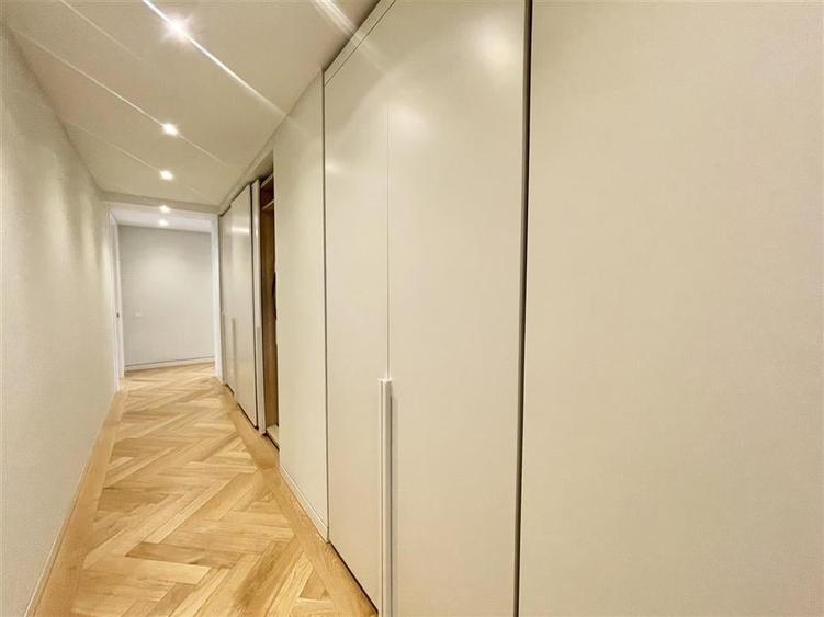 Apartament cu 5 camere decomandat, mobilat în Central