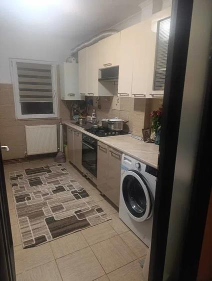 Apartament cu 3 camere decomandat, mobilat în Metalurgie
