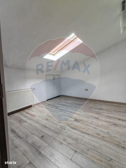 Casă cu 4 camere cu Teren 50 Mp în Blumăna