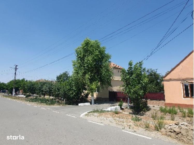 Casă cu 2 camere cu Teren 1511 Mp în Central