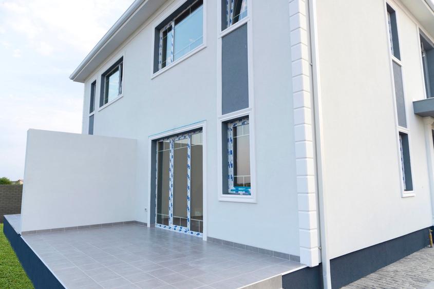 Duplex cu 4 camere cu Canalizare în Aeroport