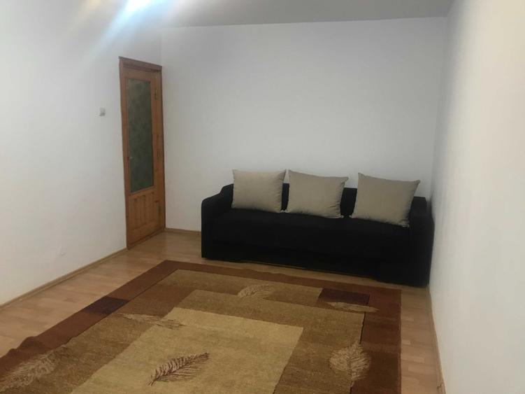 Apartament cu 3 camere decomandat în Nicolina