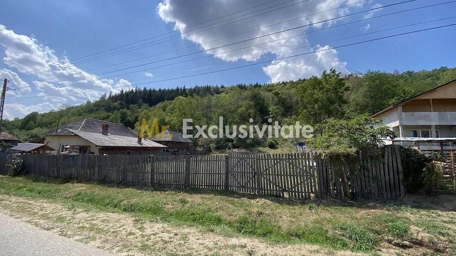 Teren de 4000 mp, în Aninoasa