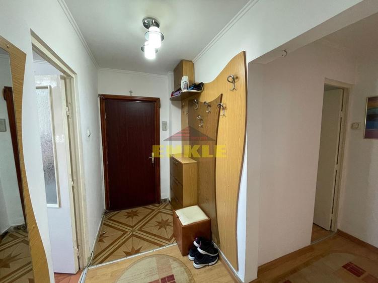 Apartament cu 4 camere decomandat în Central