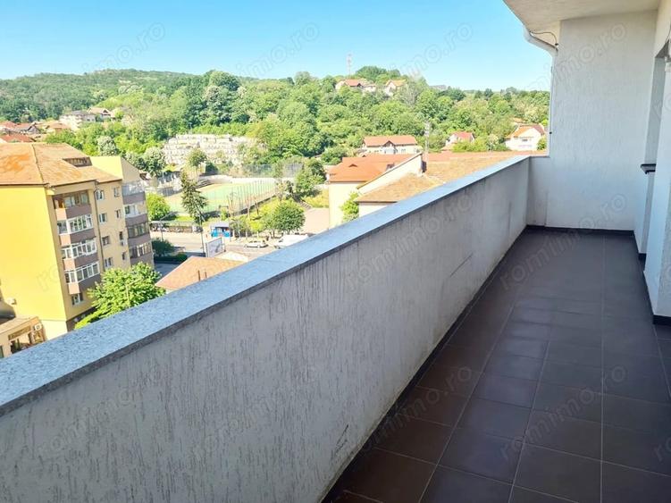 Apartament cu 3 camere în 1 Mai