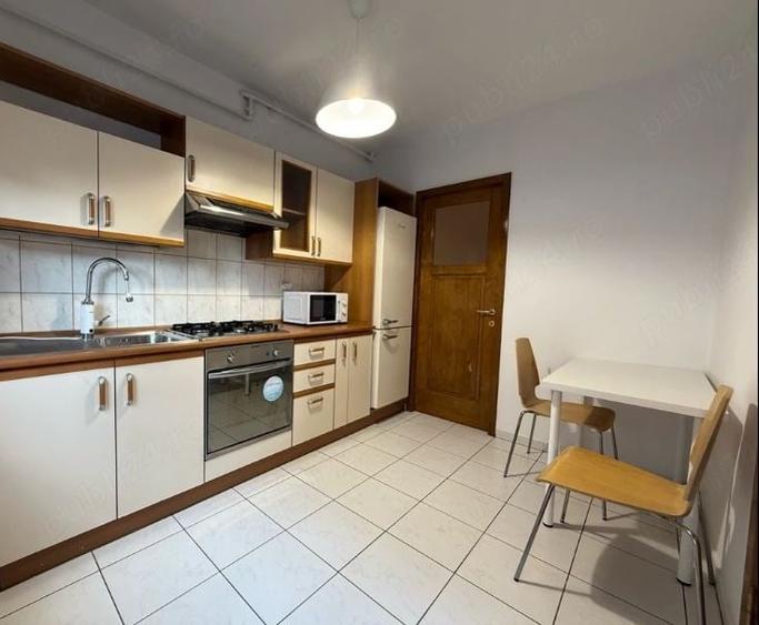 Apartament cu 2 camere semidecomandat, mobilat în Victoriei