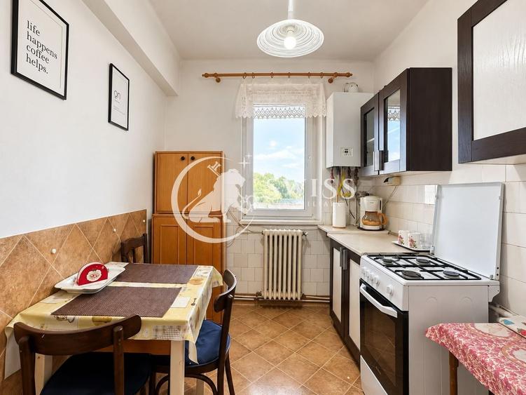 Apartament cu 2 camere semidecomandat, mobilat în Central