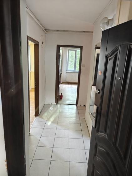 Apartament cu 3 camere decomandat în Exterior Vest