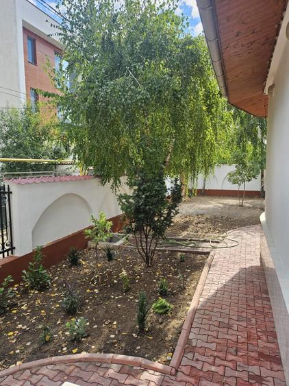 Casă individuală cu 7 camere cu Canalizare în Herăstrău