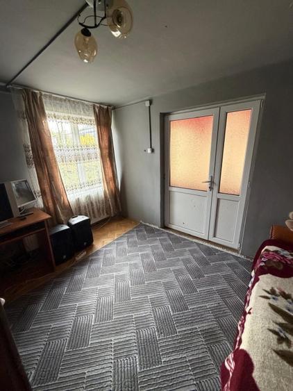 Casă individuală cu 5 camere cu Canalizare în Romanești
