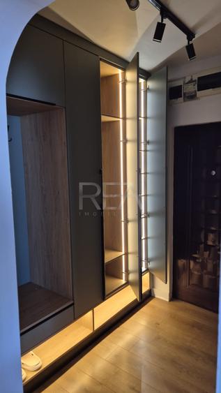 Apartament cu 3 camere semidecomandat, mobilat în Colentina