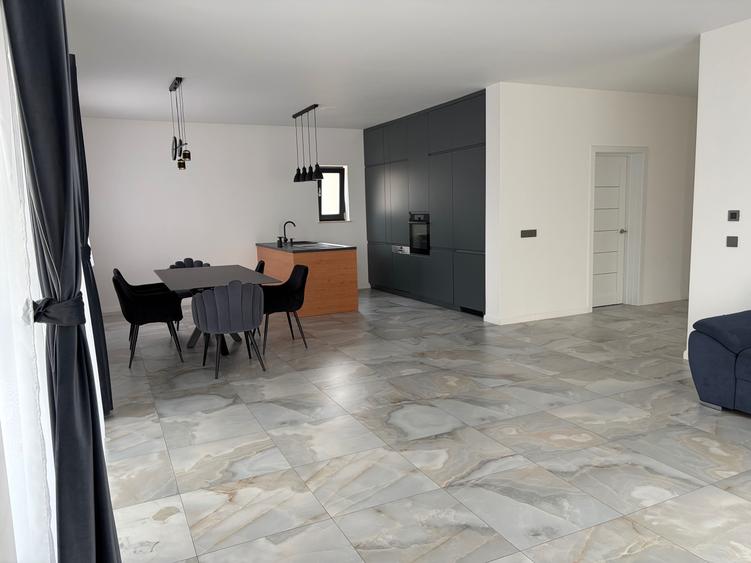 Casă cu 3 camere cu Teren 498 Mp în Exterior Vest