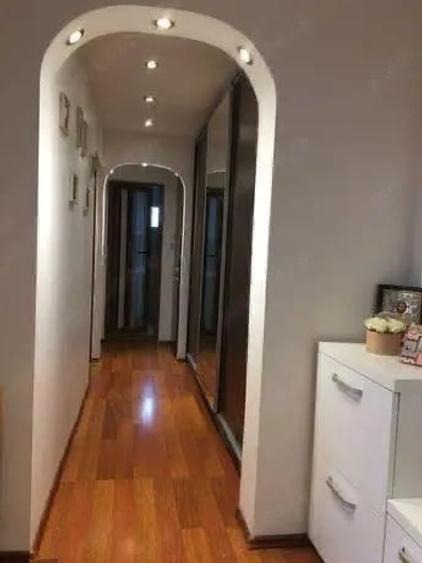 Apartament cu 3 camere decomandat în Școlilor